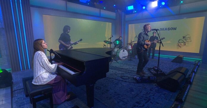Saturday-Sessions-The-Swell-Season-performs-Great-Weight.jpg